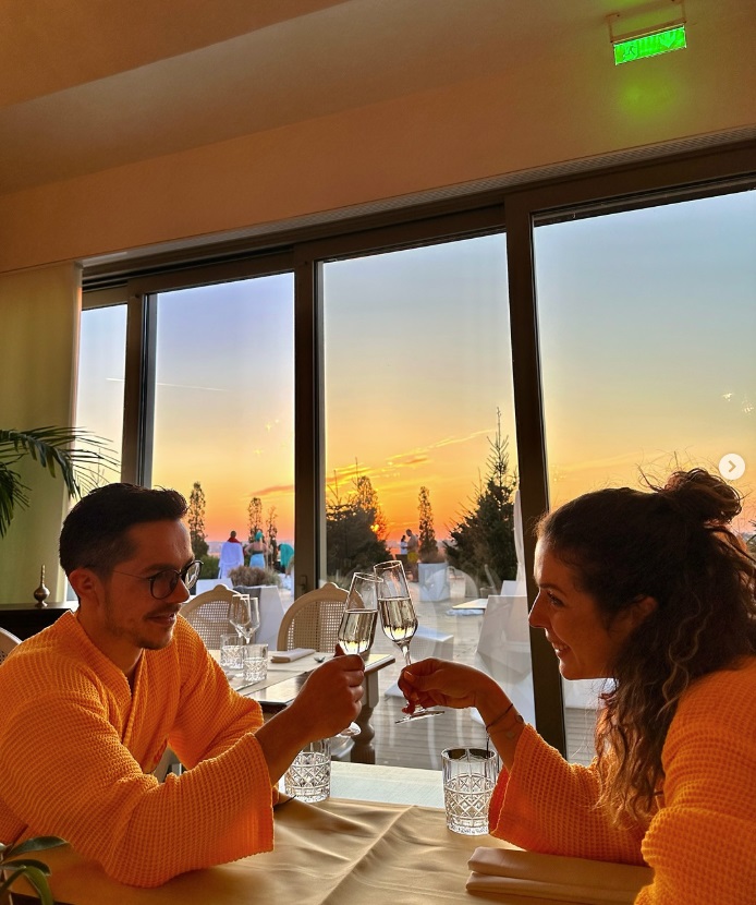 therme-spa-bucharest-photo-drinking-wine1 therme-spa-bucharest-photo-drinking-wine1